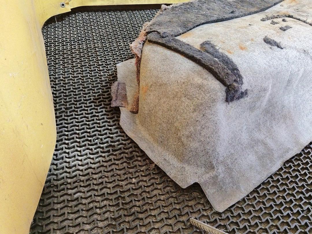 Ковер багажника C8ZQT8 Toyota Avensis Verso купить в магазине запчастей бу