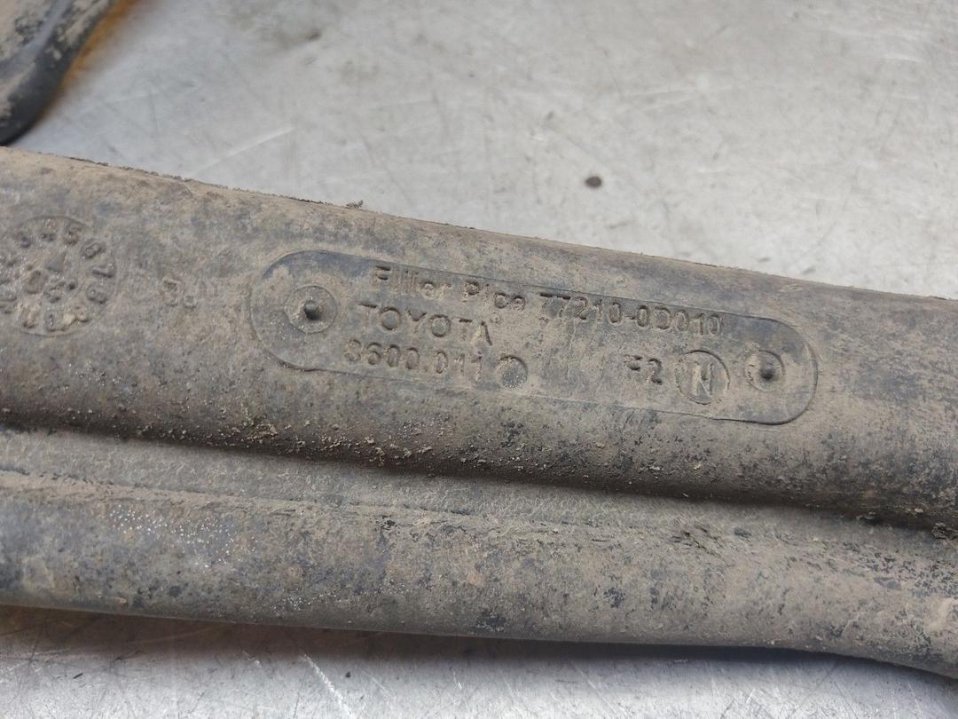 Горловина топливного бака T4NQK5 Toyota Yaris купить в магазине запчастей бу