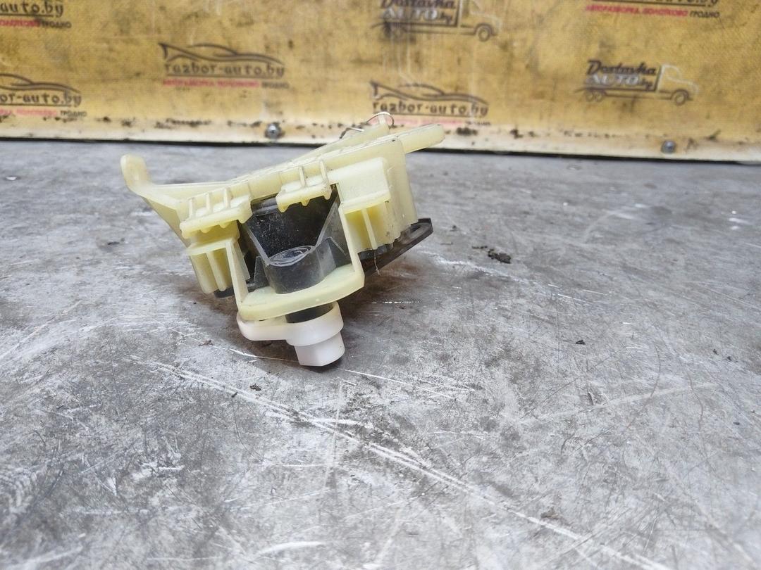 Моторчик заслонки печки M4ZLJ0 Volkswagen Passat купить