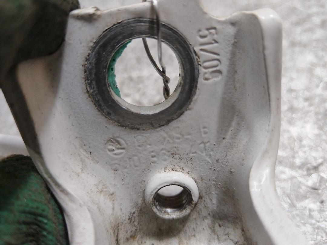 Петля двери задней левой NAMFZL Skoda Fabia купить в магазине запчастей бу