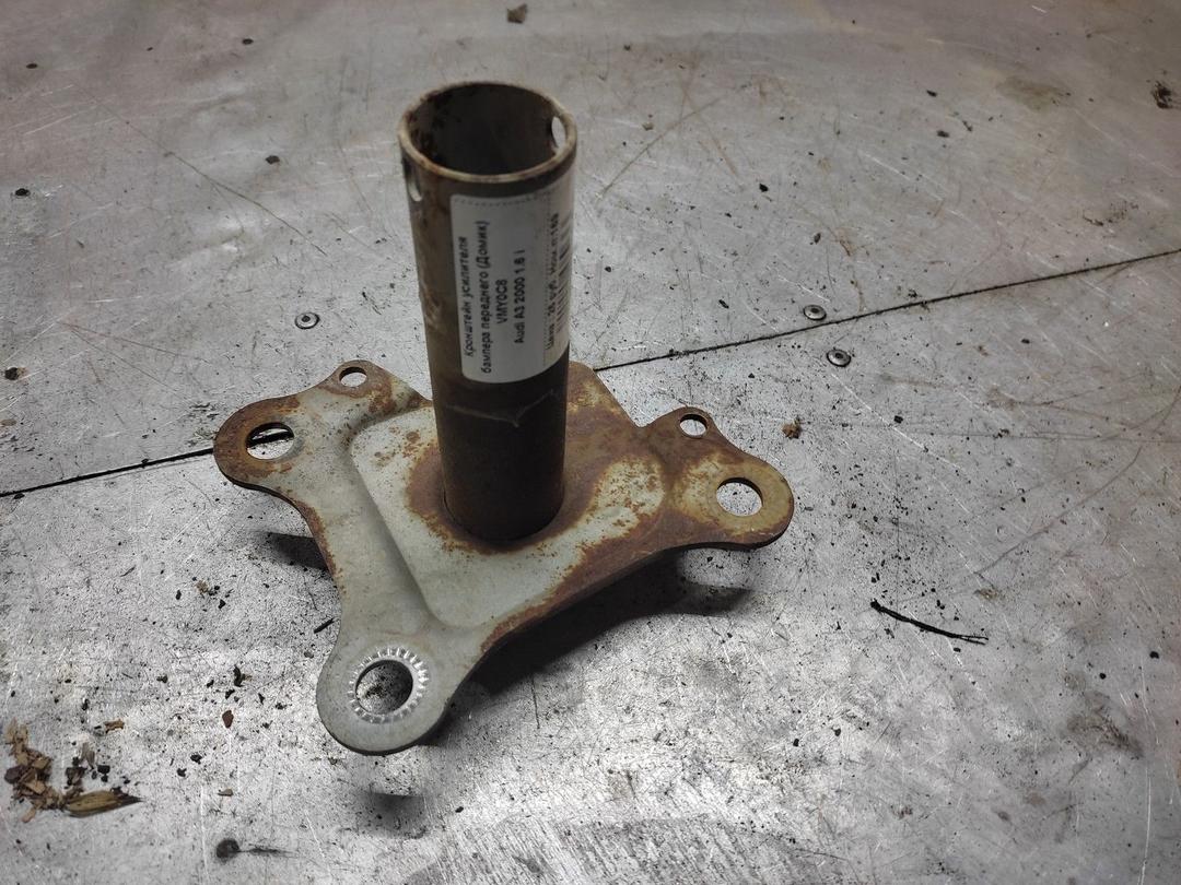 Кронштейн усилителя бампера переднего (Домик) VMY0C8 Audi A3