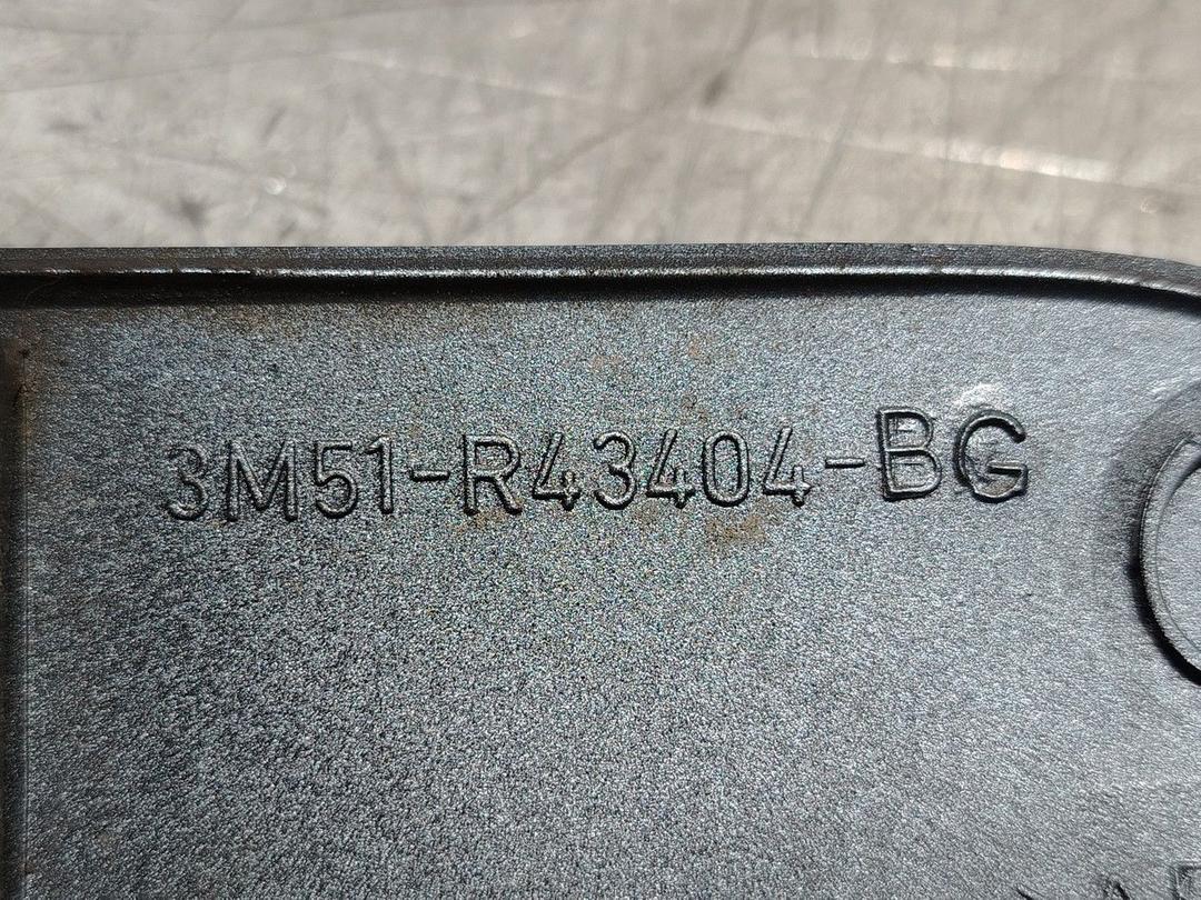Накладка подсветки номера UZASPX Ford C-Max - Фото 4