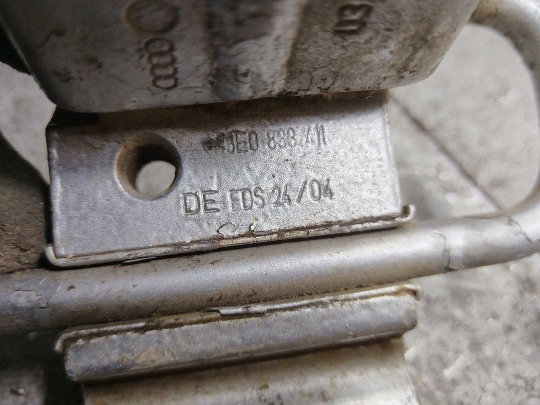 Петля двери задней левой W8PHZI Audi A6 купить в магазине запчастей бу