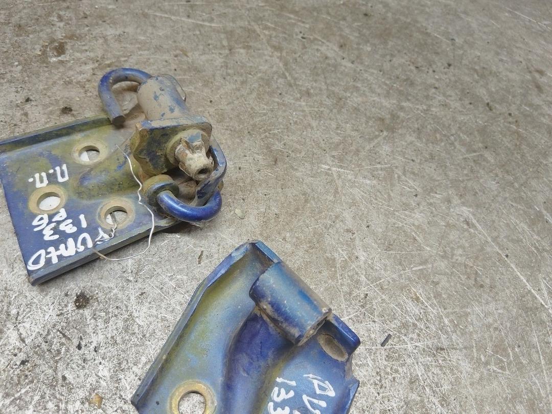 Петля двери передней правой ZM3GAY Fiat Punto купить в магазине запчастей бу