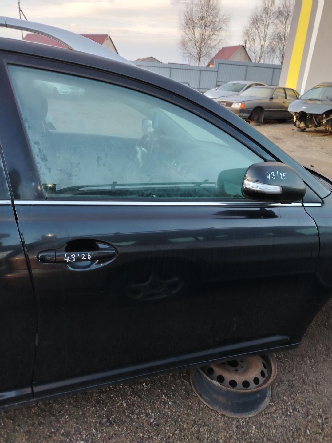 Уплотнитель двери передней правой OTUK0F Toyota Avensis