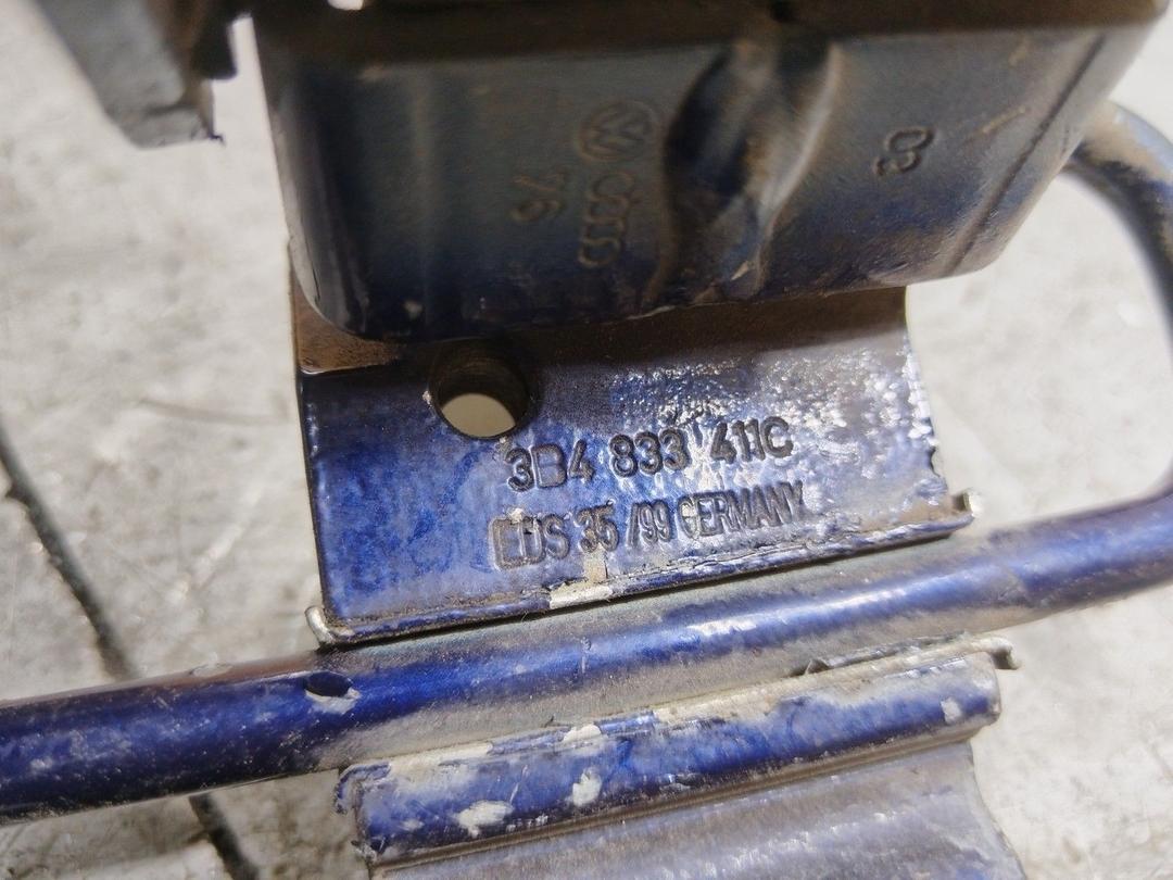 Петля двери задней левой NMJ34W Volkswagen Passat купить в магазине запчастей бу