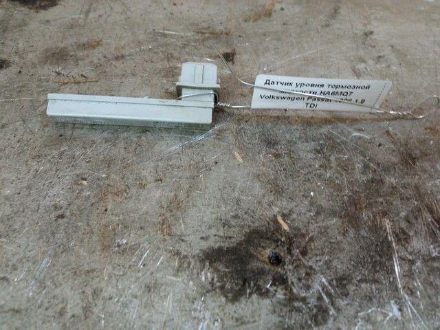 Датчик уровня тормозной жидкости HA6MQ7 Volkswagen Passat - Фото 1