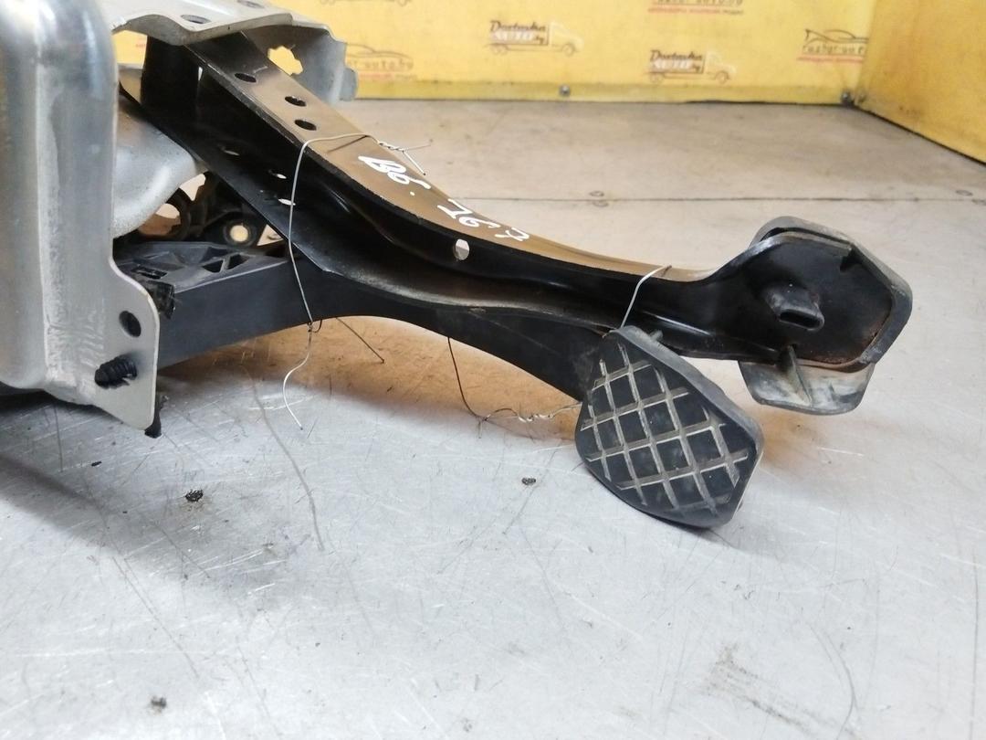 Узел педальный (блок педалей) O9AGG7 Volkswagen Passat купить с доставкой