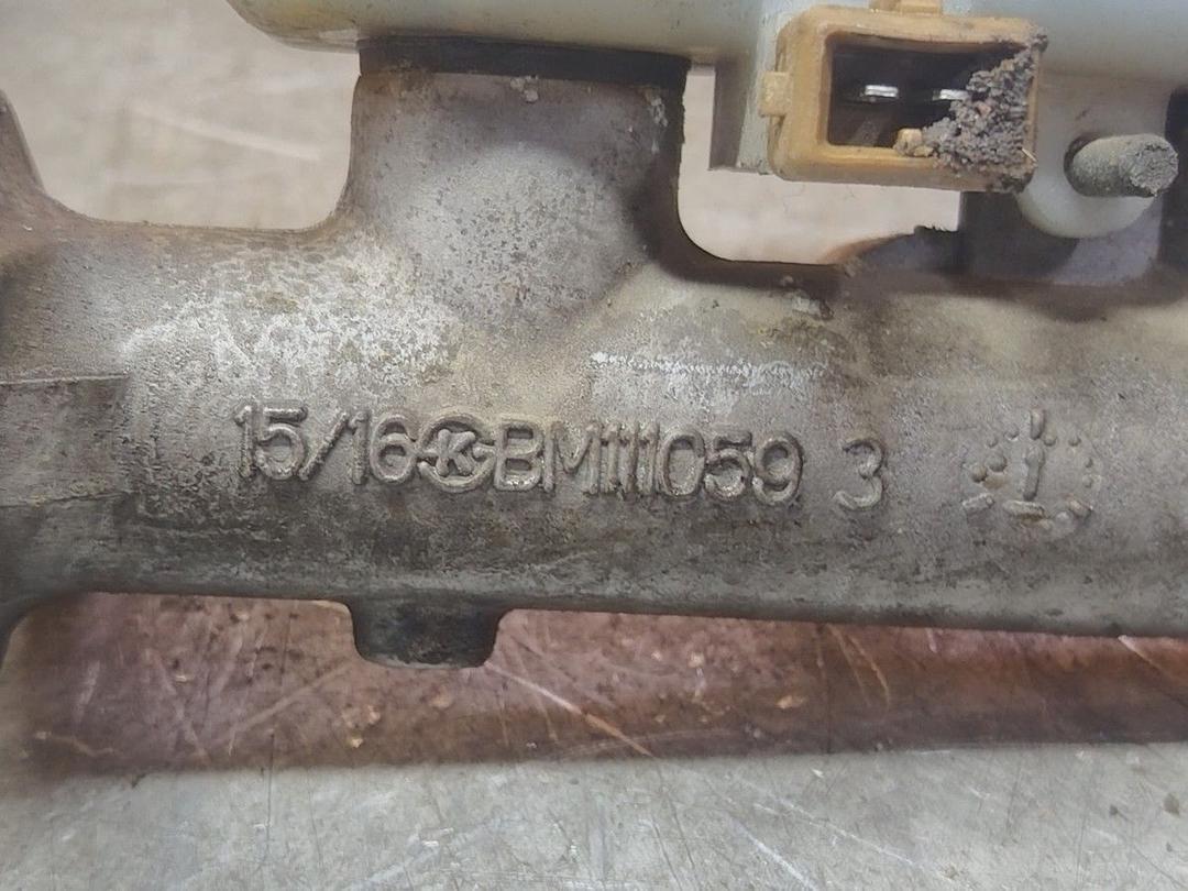 Цилиндр тормозной главный Y8QYUO Hyundai Matrix купить на авторазборке