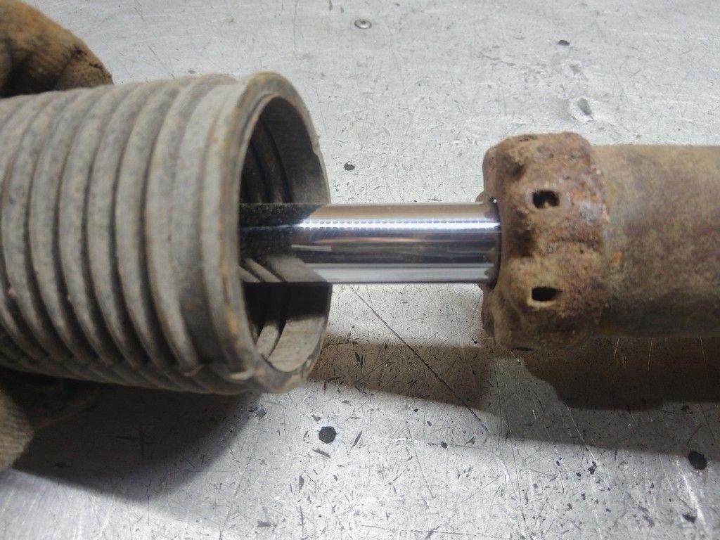 Амортизатор задний правый YD30Q3 Mazda Xedos 6 - Фото 2