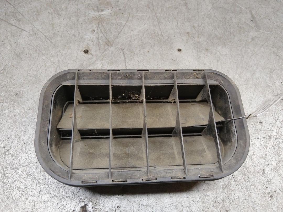 Решетка вентиляции кузова 0CLOVN Volkswagen Passat - Фото 1