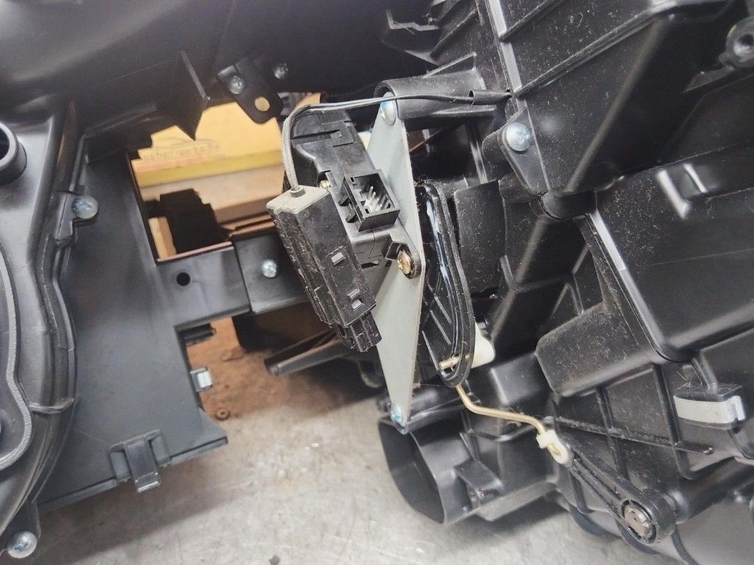 Корпус отопителя (печки) PNMZMX Hyundai Matrix купить в магазине запчастей бу