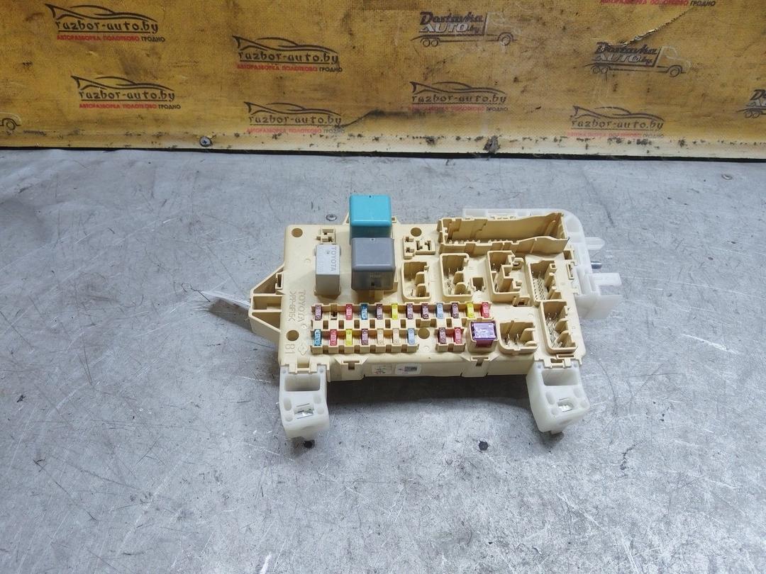 Блок предохранителей D1759F Toyota Corolla Verso