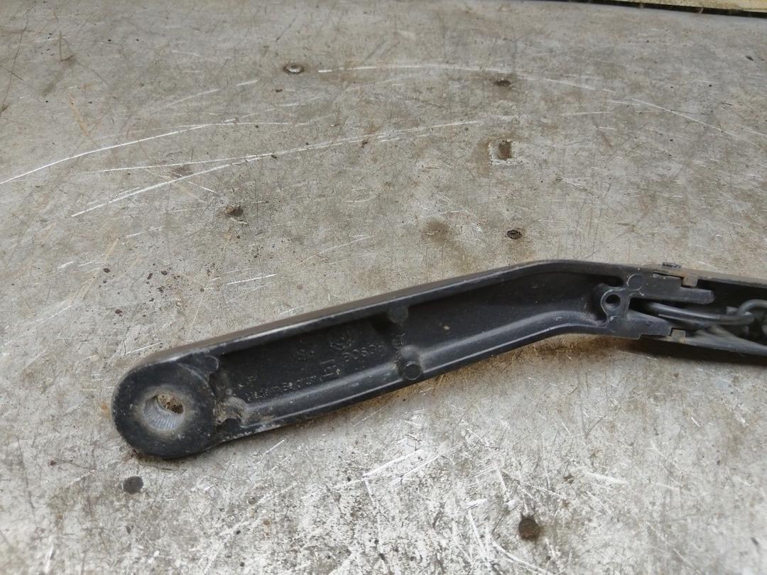 Щеткодержатель (поводок стеклоочистителя, дворник) GU5Y5B Volkswagen Polo купить с доставкой. Огромный выбор запчастей и марок авто. У нас есть практически все.