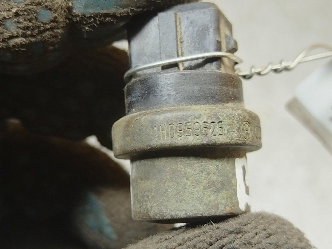 Датчик температуры охлаждающей жидкости F7OHAD Volkswagen Passat - Фото 3