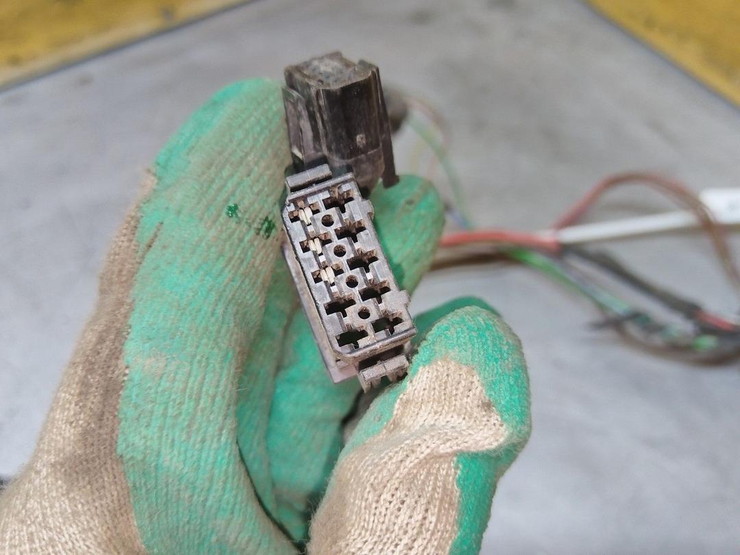 Проводка двери передней левой F7MN5B Audi A4 - Фото 9