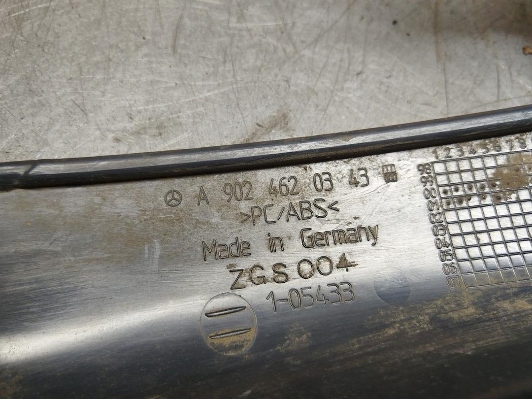 Кожух рулевой колонки 94E1ZZ Mercedes 308 купить на авторазборке