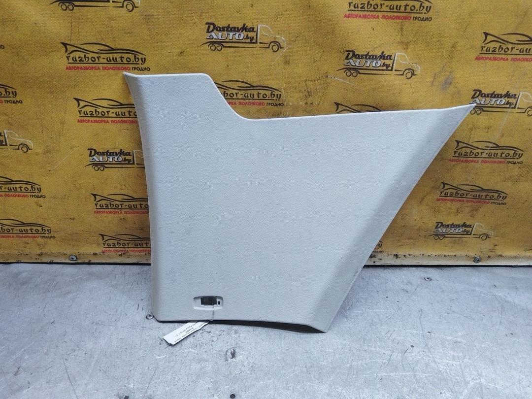 Обшивка стойки задней левой 8IH99M Skoda Fabia