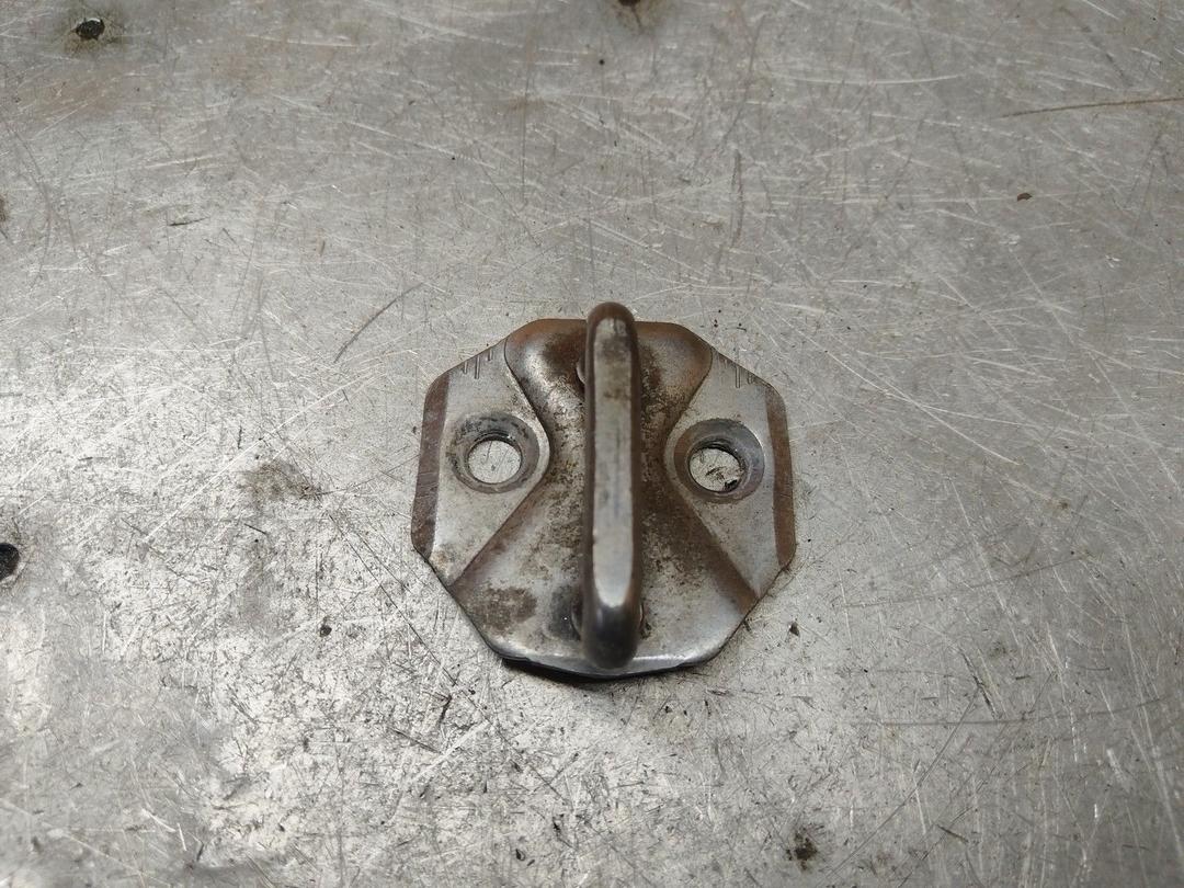 Ответная часть (скоба) замка двери 62WG0L Ford Fusion - Фото 1