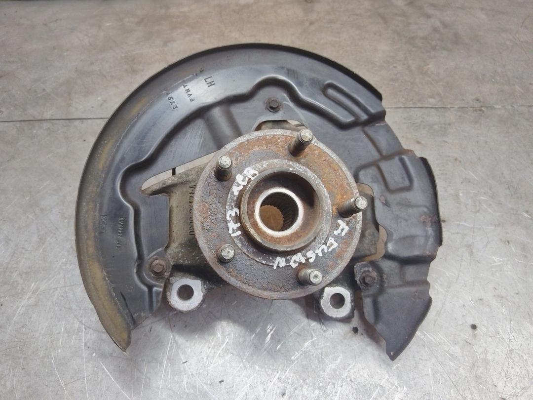 Кулак поворотный левый RBQNIO Ford Fusion