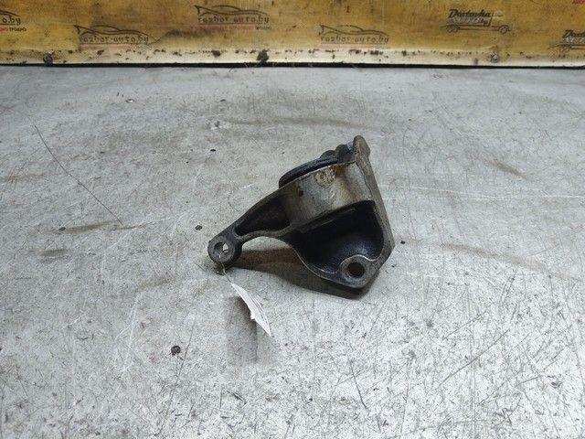 Кронштейн КПП 2JVKP0 Ford Focus купить на авторазборке