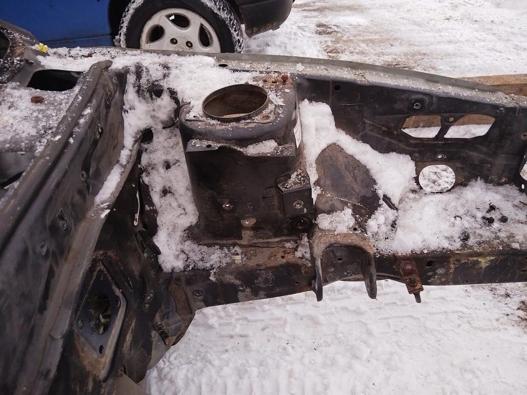 Стакан лонжерона левый GIW9Y2 Mitsubishi Carisma купить