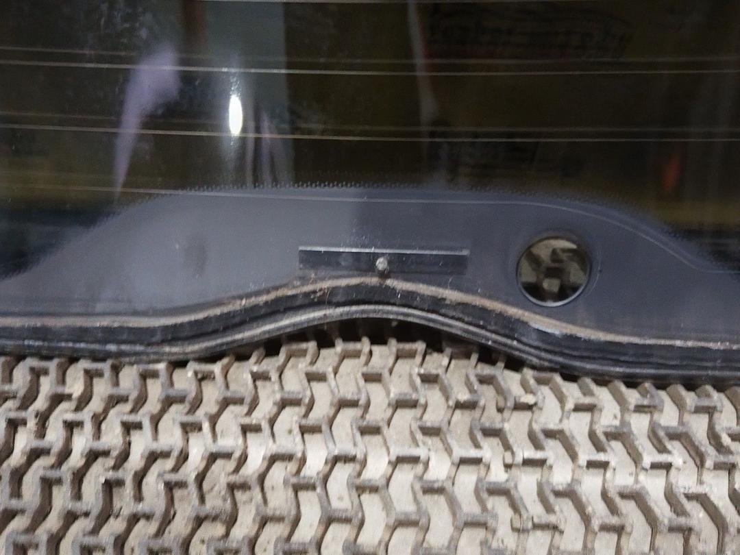 Комплект задних стекол YEVO52 Mitsubishi Grandis undefined