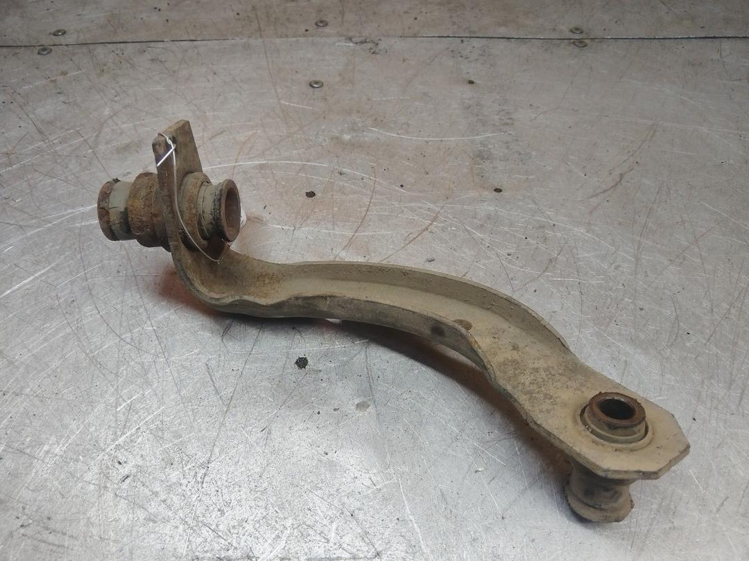 Кронштейн крепления балки подвески 8D84LR Renault Scenic купить в магазине запчастей бу