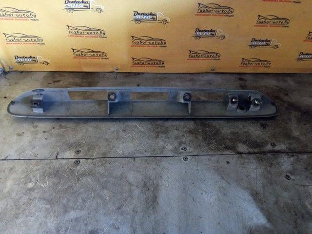 Накладка подсветки номера BIS9YX Mazda MPV - Фото 6