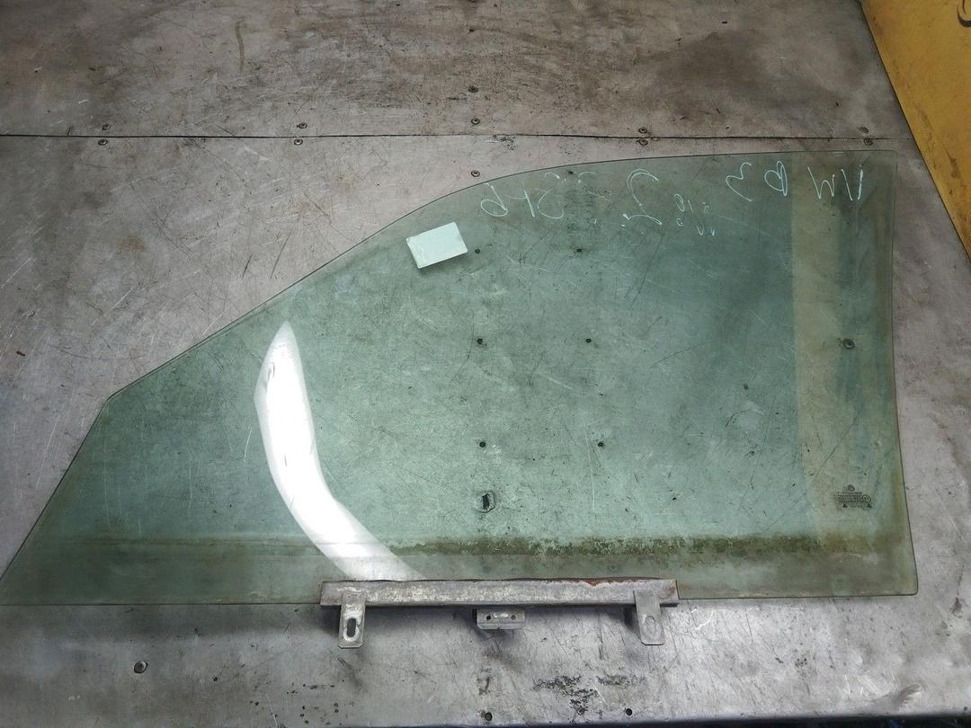 Стекло двери передней правой GJJLFC Volkswagen Passat купить в магазине запчастей бу