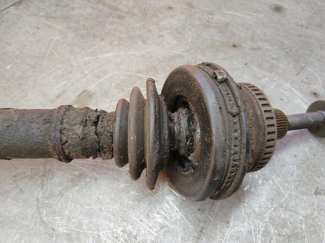 Полуось передняя левая (приводной вал, ШРУС) Z0Z3JT Volkswagen Passat купить на авторазборке