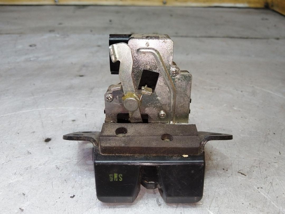 Замок багажника K6NAK2 Kia Sorento купить с доставкой