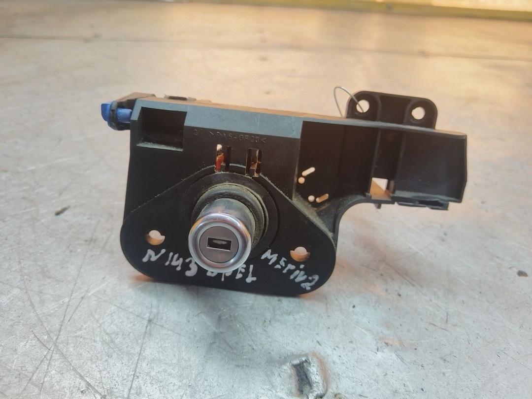 Кнопка открытия багажника GQ8EEO Opel Meriva