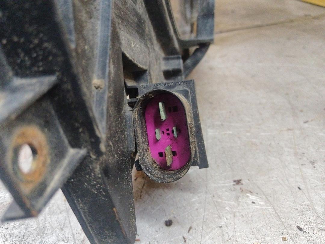 Вентилятор радиатора 0TJWXO Volkswagen Caddy - Фото 5