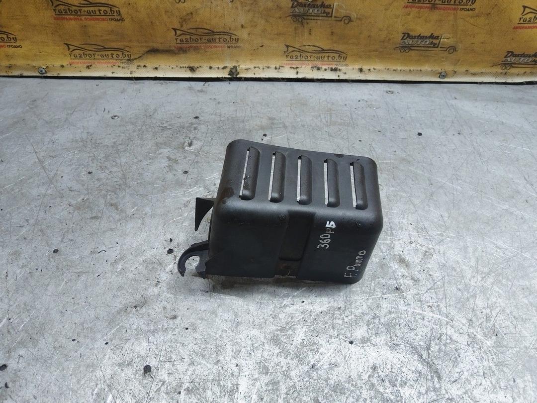 Пластик моторного отсека Q928X7 Fiat Punto