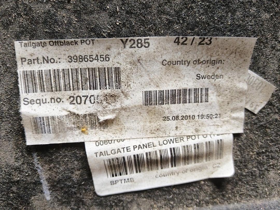 Обшивка крышки багажника LI9RCW Volvo XC70 купить с доставкой