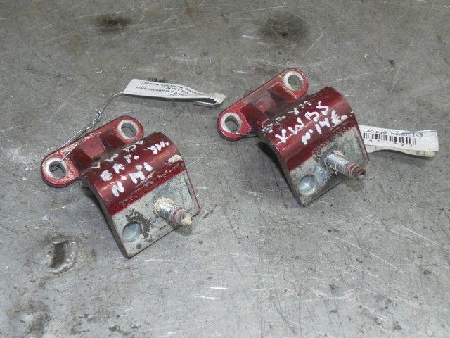 Петля крышки багажника 9U8T7M Volkswagen Passat купить