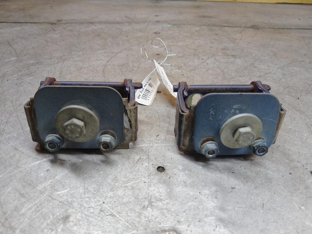 Петля крышки багажника GG3M81 Ford Focus купить