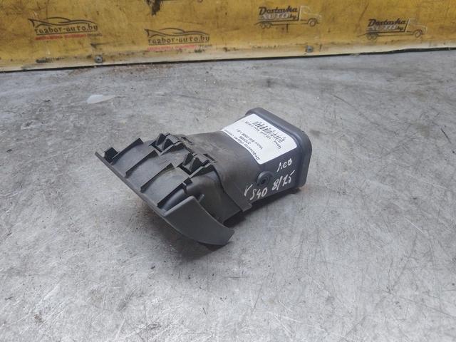 Дефлектор обдува салона 37CM56 Volvo S40 купить на авторазборке