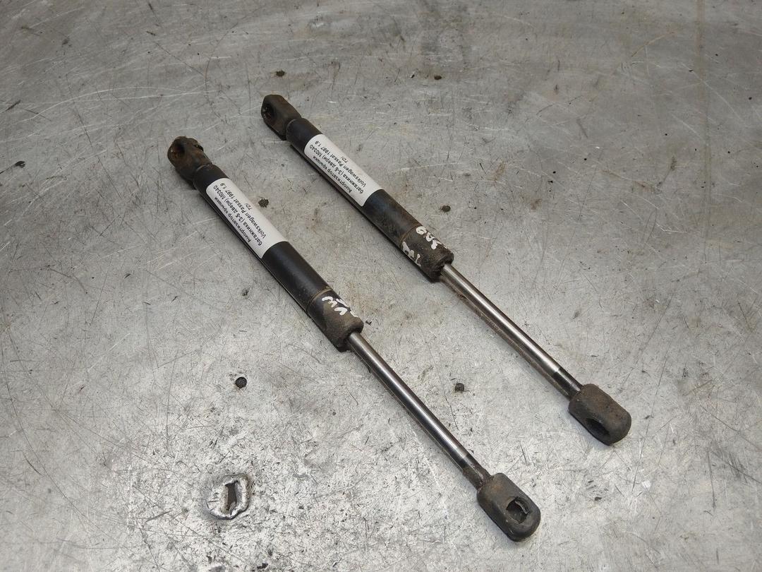 Амортизатор крышки багажника (3-5 двери) M03400 Volkswagen Passat