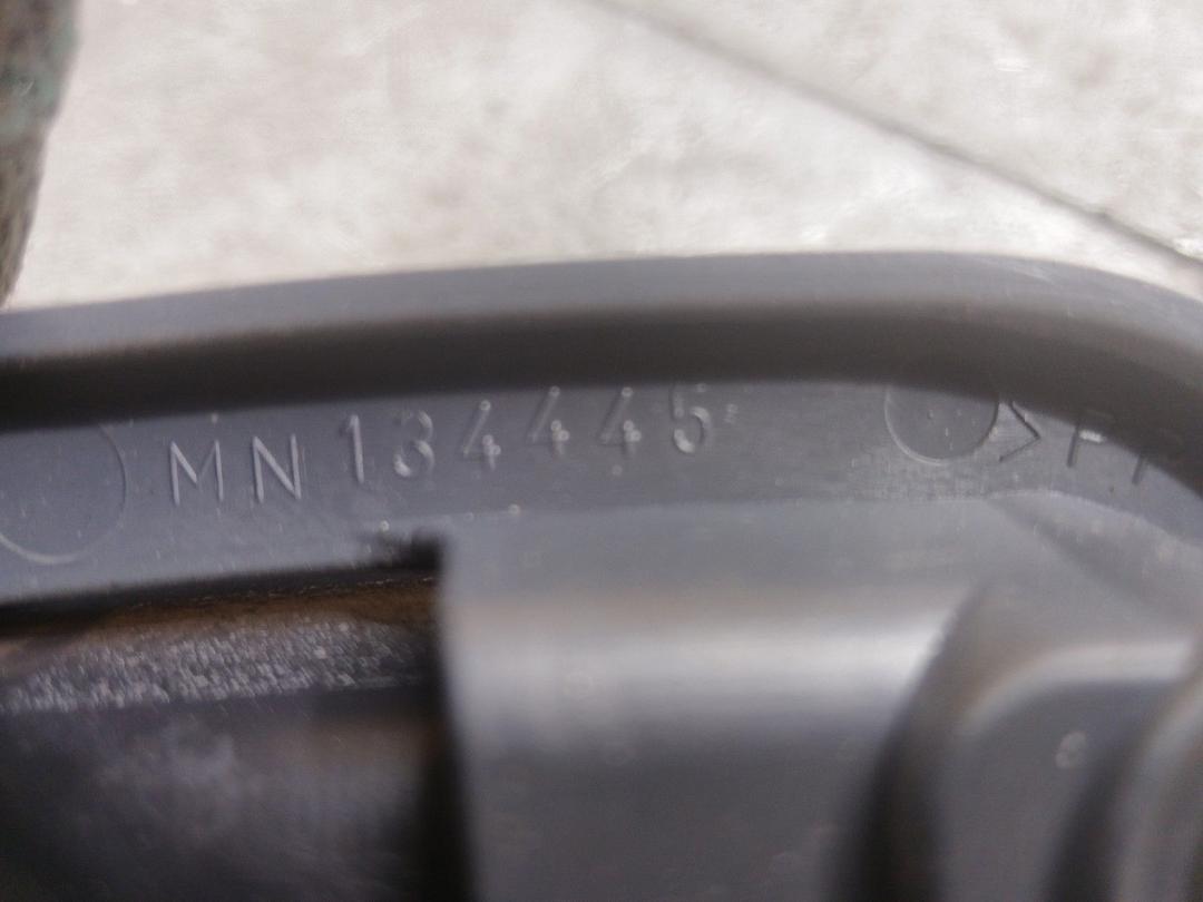 Ручка внутренняя задняя левая Y5WN6E Mitsubishi Grandis купить на авторазборке