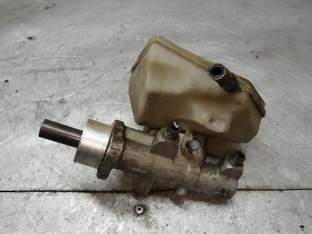 Цилиндр тормозной главный H2T799 Peugeot 406 купить с доставкой