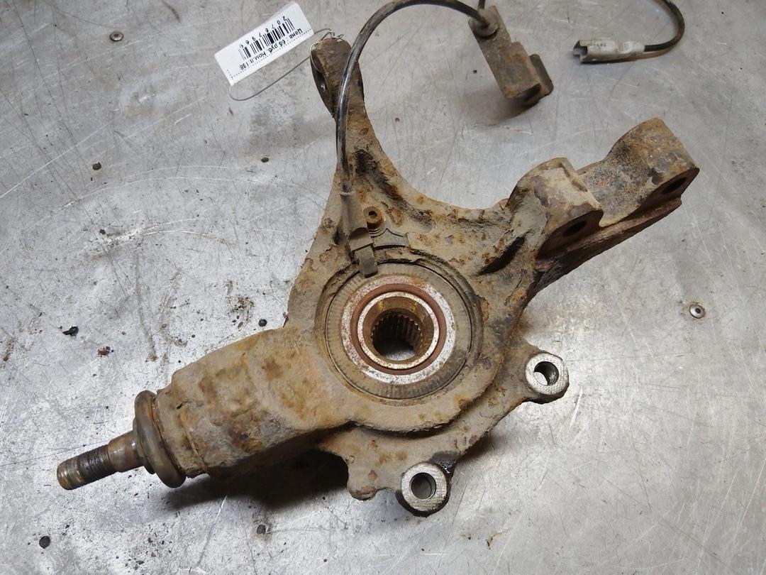 Кулак поворотный левый M6O3WK Peugeot 307 купить в магазине запчастей бу