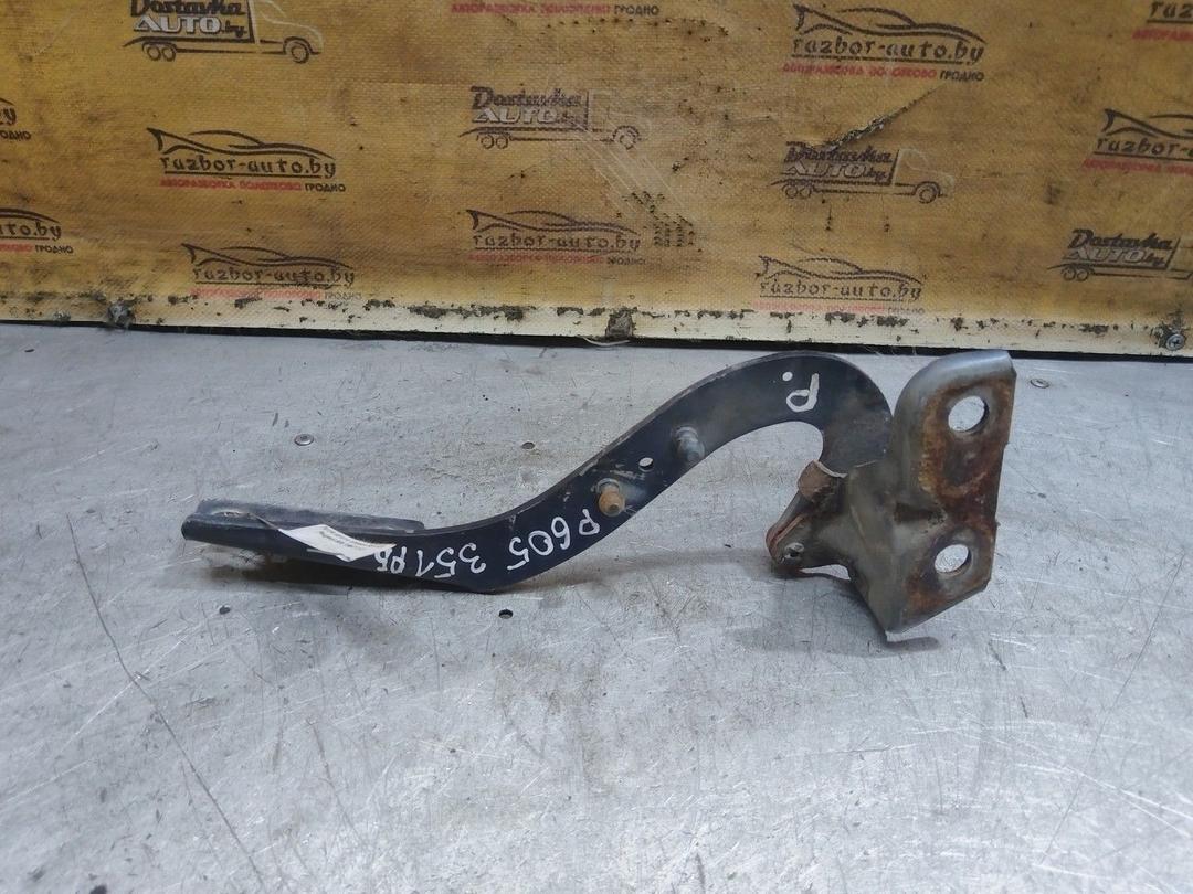 Петля капота правая 95V828 Peugeot 605 - Фото 1