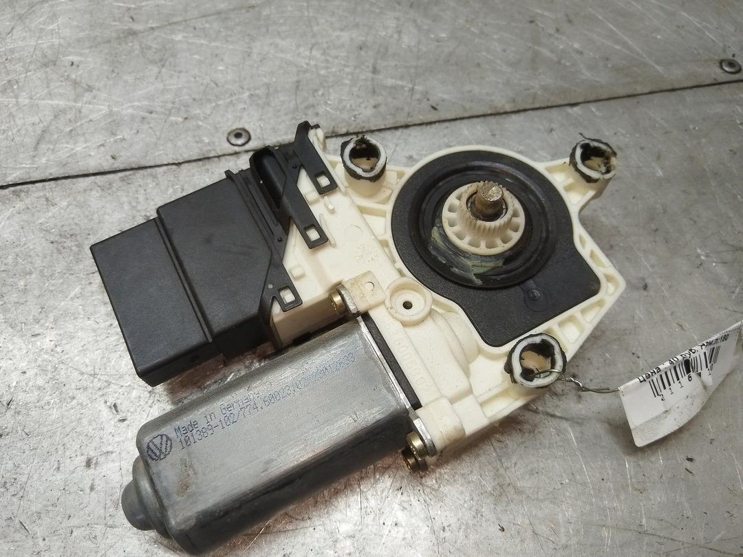 Моторчик стеклоподъемника задний левый 1326Q6 Volkswagen Golf купить