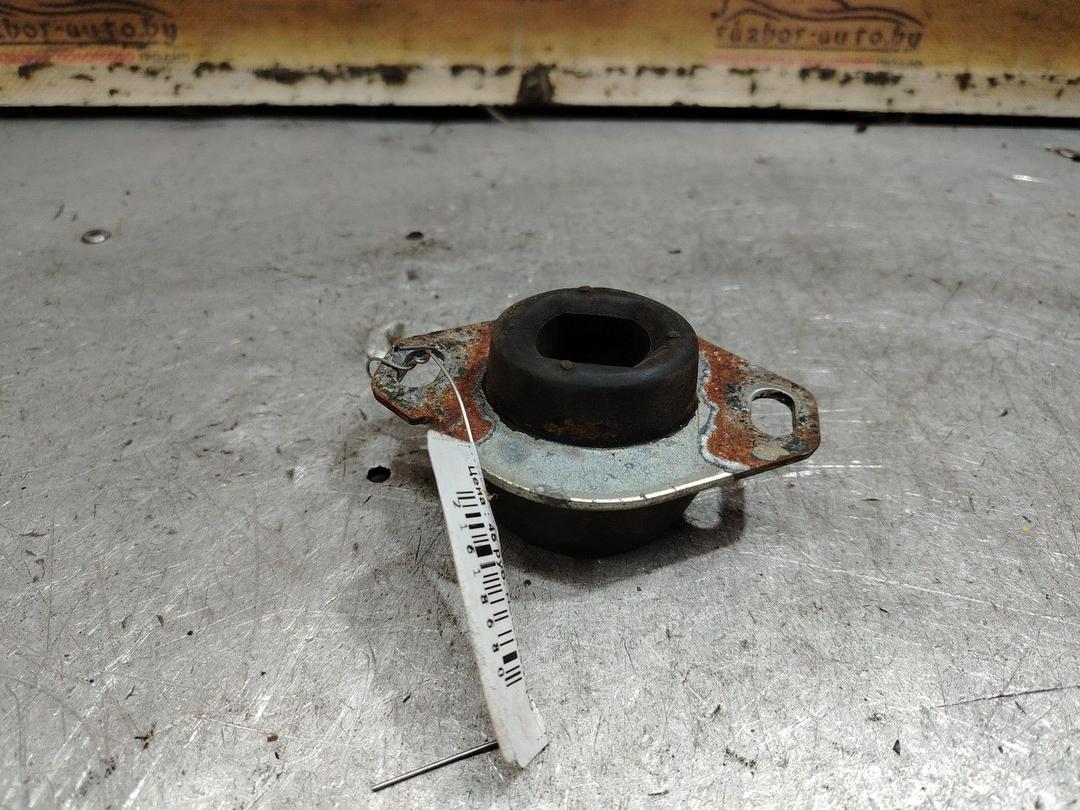Подушка крепления КПП LVZH7F Peugeot 106 - Фото 2