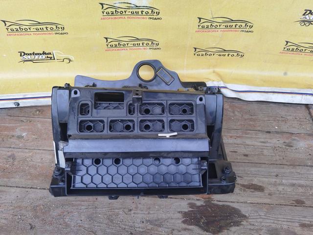 Бардачок 7M2Q3F Volkswagen Passat купить на авторазборке