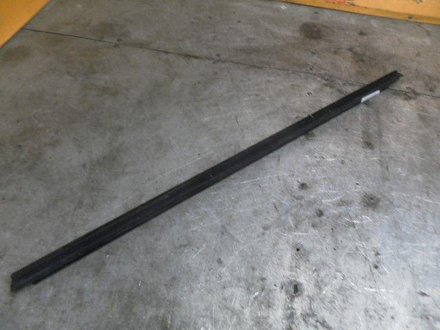 Молдинг стекла двери передней левой внутренний 99DX0E Volvo V40 - Фото 2