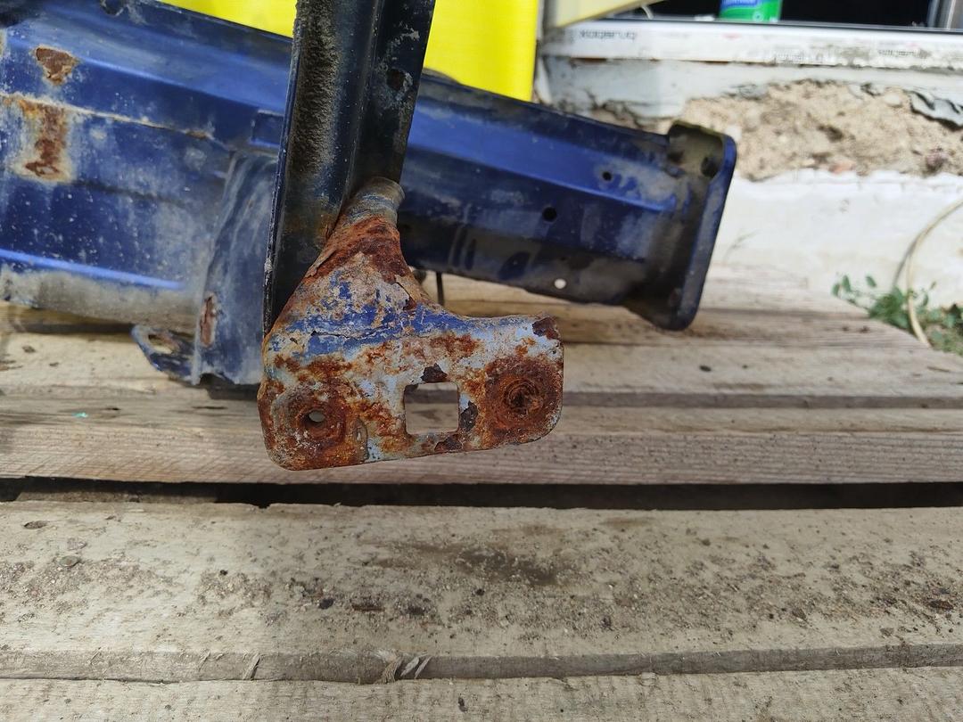 Стойка кузовная передняя правая TRE416 Audi A4 undefined