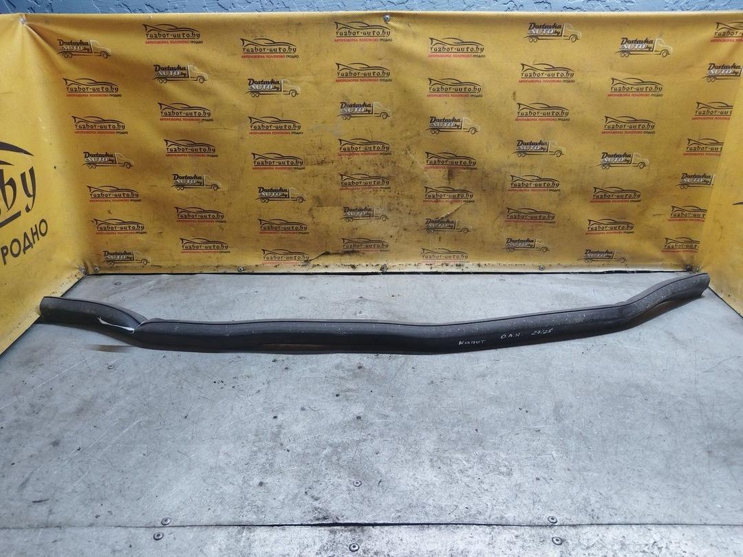 Уплотнитель капота G17H56 Opel Astra